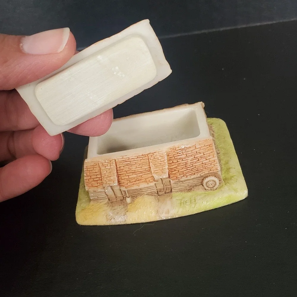 The‎ Village Collection Trinket Box UK Brown Farm Barn W/ Removable Roof Lid